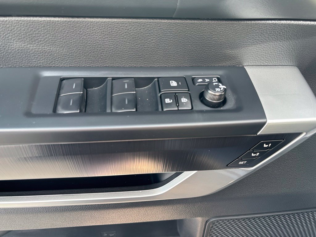 Used 2025 Toyota Tundra Platinum AWD/4WD image 9