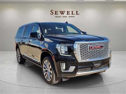 Used 2024 GMC Yukon XL Denali w/ Advanced Technology Package image 4