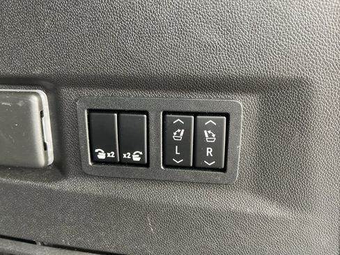 Used 2021 Chevrolet Tahoe High Country image 28