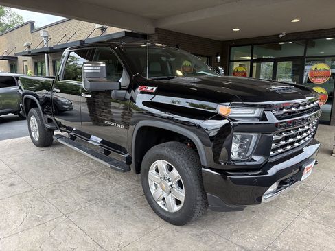 Used 2022 Chevrolet Silverado 2500 LTZ w/ Z71 Chrome Sport Edition AWD/4WD image 4