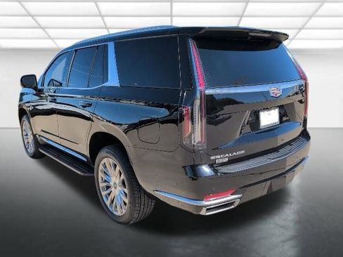 Used 2023 Cadillac Escalade Premium Luxury image 2