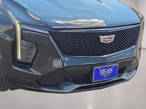 Used 2024 Cadillac XT4 Sport FWD image 9