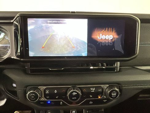 Used 2024 Jeep Wrangler Unlimited Rubicon 4xe w/ Capability Package AWD/4WD image 28