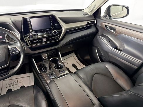 Used 2022 Toyota Highlander Limited image 23