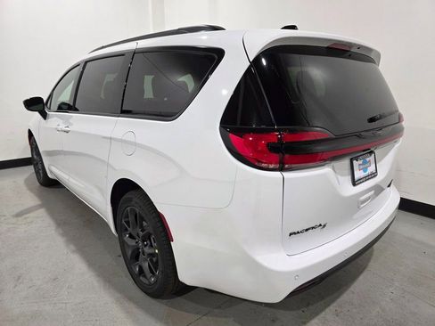 New 2026 Chrysler Pacifica Limited w/ S Appearance Package image 42