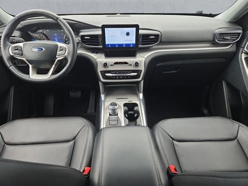 Used 2023 Ford Explorer XLT w/ Equipment Group 202A AWD/4WD image 9