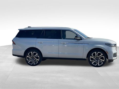 New 2026 Lincoln Navigator Reserve AWD/4WD image 6
