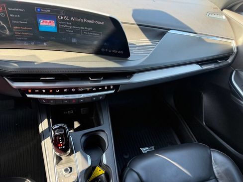 Used 2024 Cadillac XT4 Premium Luxury FWD image 31