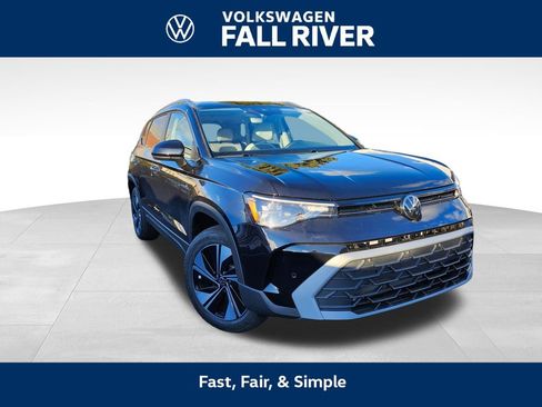 New 2026 Volkswagen Taos SE image 1