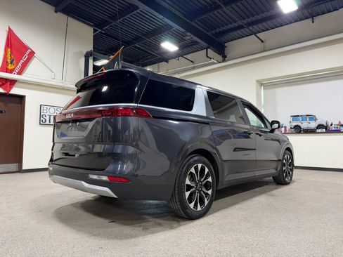 Used 2023 Kia Carnival EX FWD image 9
