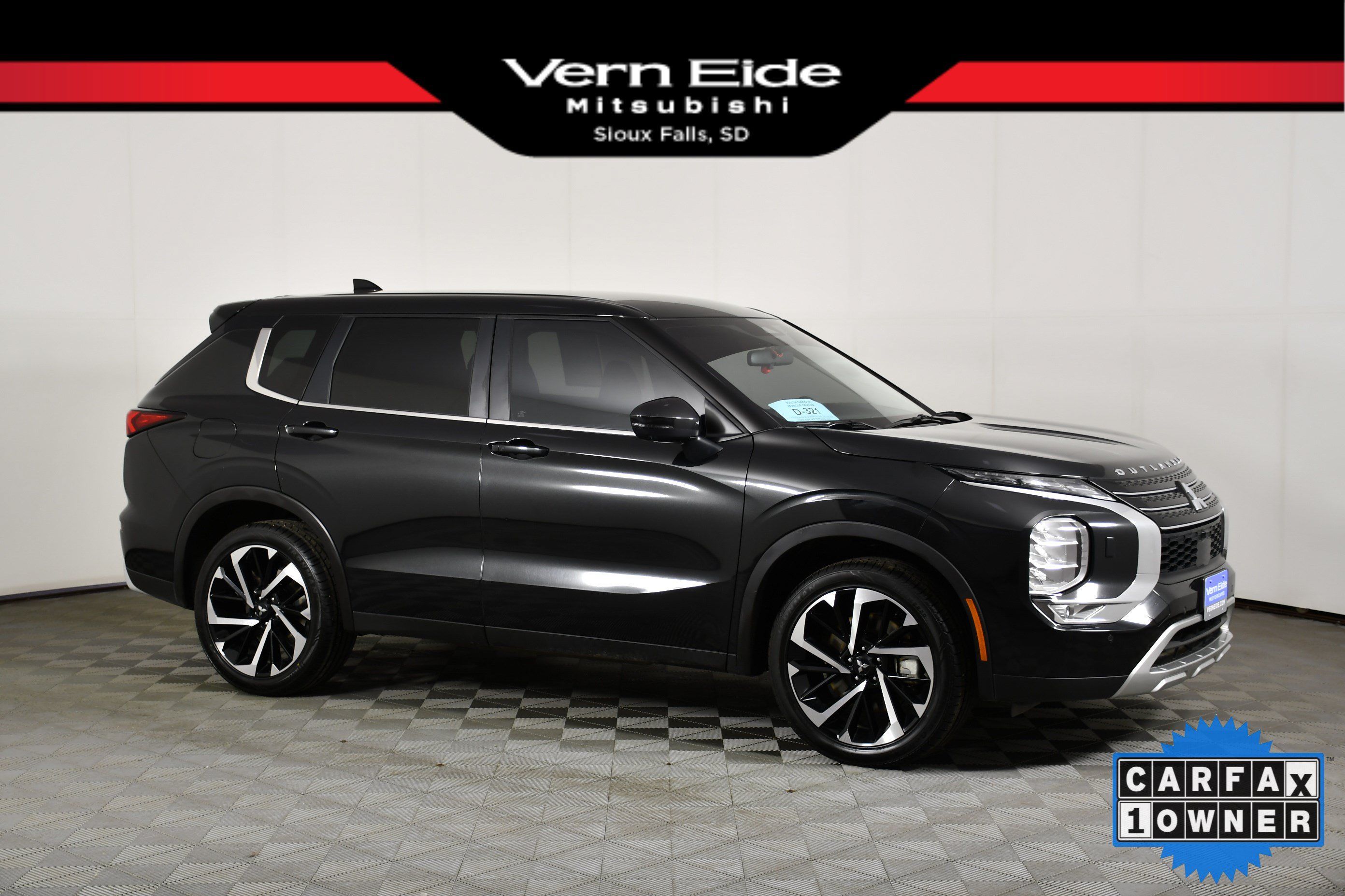 Used 2024 Mitsubishi Outlander SE AWD/4WD image 1