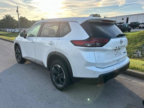Used 2024 Nissan Rogue SV AWD/4WD image 4