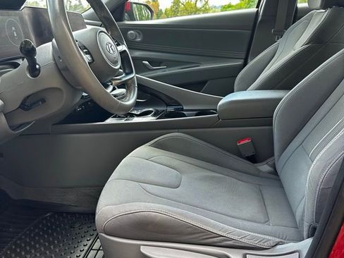 Used 2023 Hyundai Elantra SEL w/ Convenience Package image 12