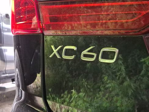 Used 2018 Volvo XC60 T6 R-Design w/ Convenience Package AWD/4WD image 6