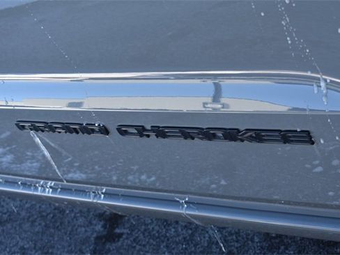 Used 2020 Jeep Grand Cherokee Altitude image 12