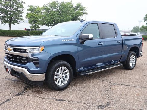 Used 2024 Chevrolet Silverado 1500 LT AWD/4WD image 7
