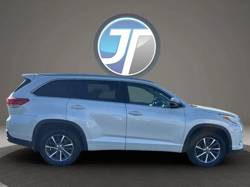 Used 2018 Toyota Highlander XLE FWD image 16