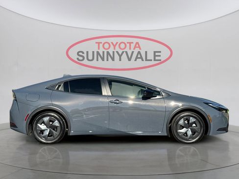 Certified 2025 Toyota Prius Plug-In Hybrid image 10