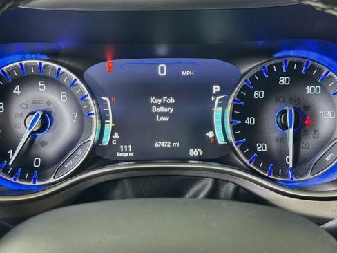 Used 2023 Chrysler Pacifica Touring-L FWD image 16