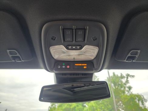 Used 2024 Chevrolet Colorado ZR2 w/ Technology Package AWD/4WD image 43
