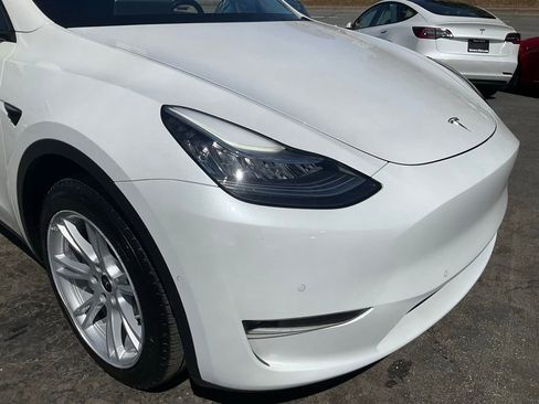 Used 2021 Tesla Model Y Long Range image 75