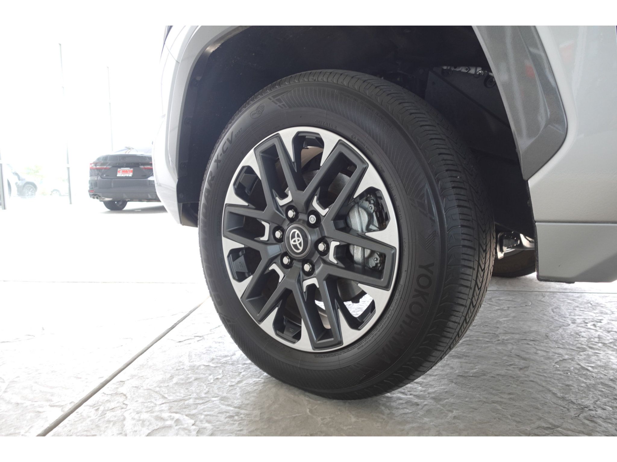 Used 2025 Toyota Tundra Limited AWD/4WD image 27