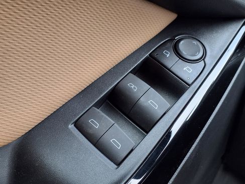 Used 2025 Chevrolet Equinox ACTIV w/ Safety and Technology Package image 18