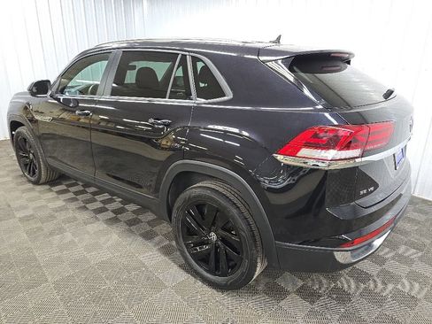 Used 2023 Volkswagen Atlas Cross Sport SE w/ Black Wheel Package FWD image 9