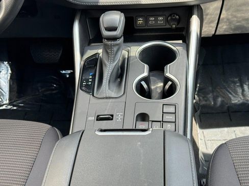 Used 2023 Toyota Highlander FWD image 14