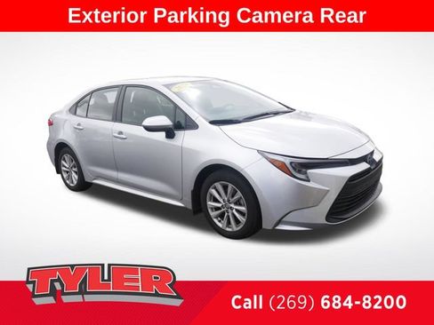 Used 2023 Toyota Corolla LE w/ LE Convenience Package FWD image 1