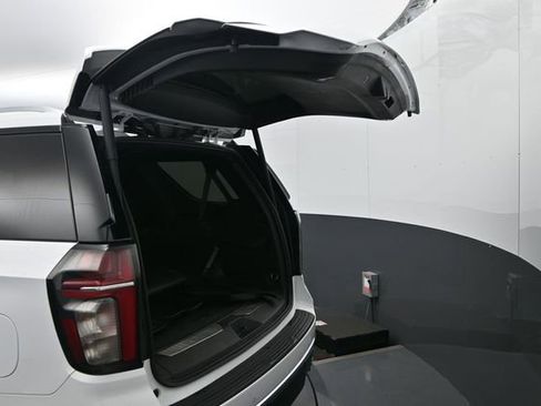 Used 2021 Chevrolet Tahoe Premier w/ Premium Package AWD/4WD image 24