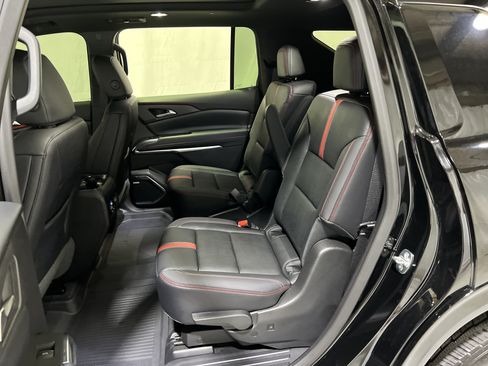 Certified 2025 Chevrolet Traverse RS w/ LPO, Floor Liner Package AWD/4WD image 17