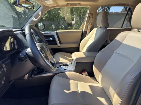 Used 2022 Toyota 4Runner SR5 Premium w/ Moonroof Package AWD/4WD image 17