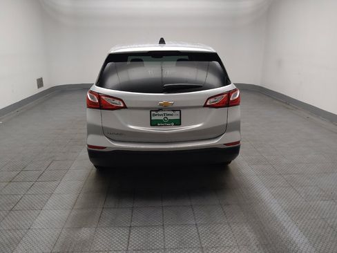 Used 2021 Chevrolet Equinox LS w/ LS Convenience Package FWD image 6