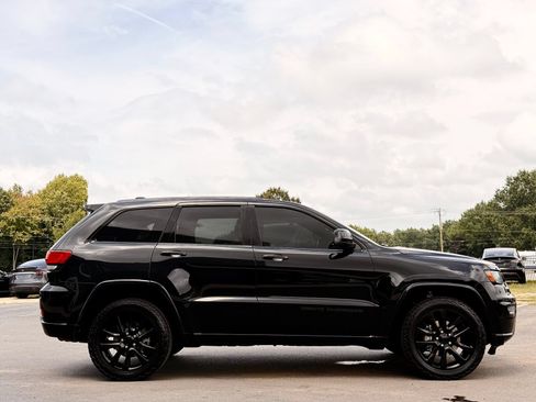 Used 2019 Jeep Grand Cherokee Altitude AWD/4WD image 8