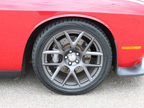 Used 2016 Dodge Challenger R/T Scat Pack w/ Leather Interior Group RWD image 12