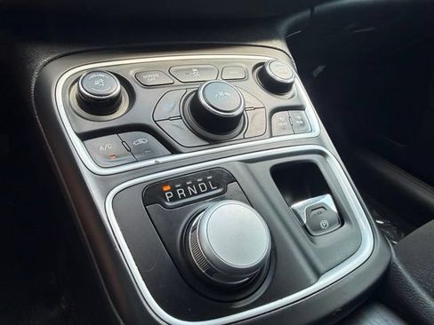 Used 2015 Chrysler 200 Limited w/ Convenience Group FWD image 22
