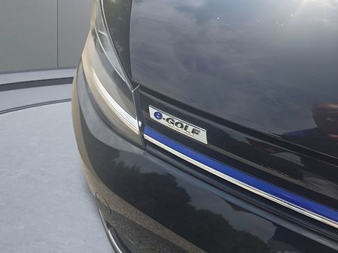 Used 2018 Volkswagen e-Golf SEL FWD image 9