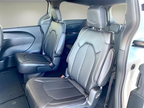 New 2026 Chrysler Pacifica Select w/ S Appearance Package image 16