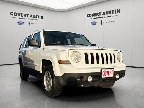 Used 2014 Jeep Patriot Sport w/ Power Value Group FWD image 4