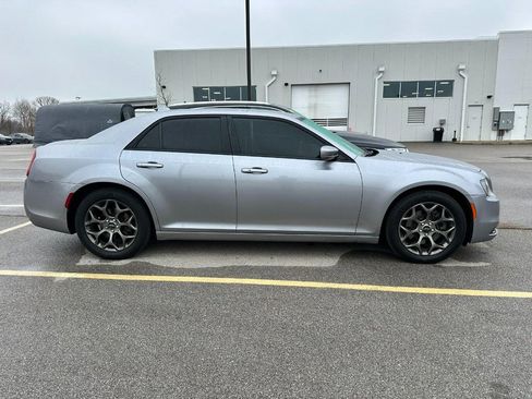 Used 2016 Chrysler 300 S image 4