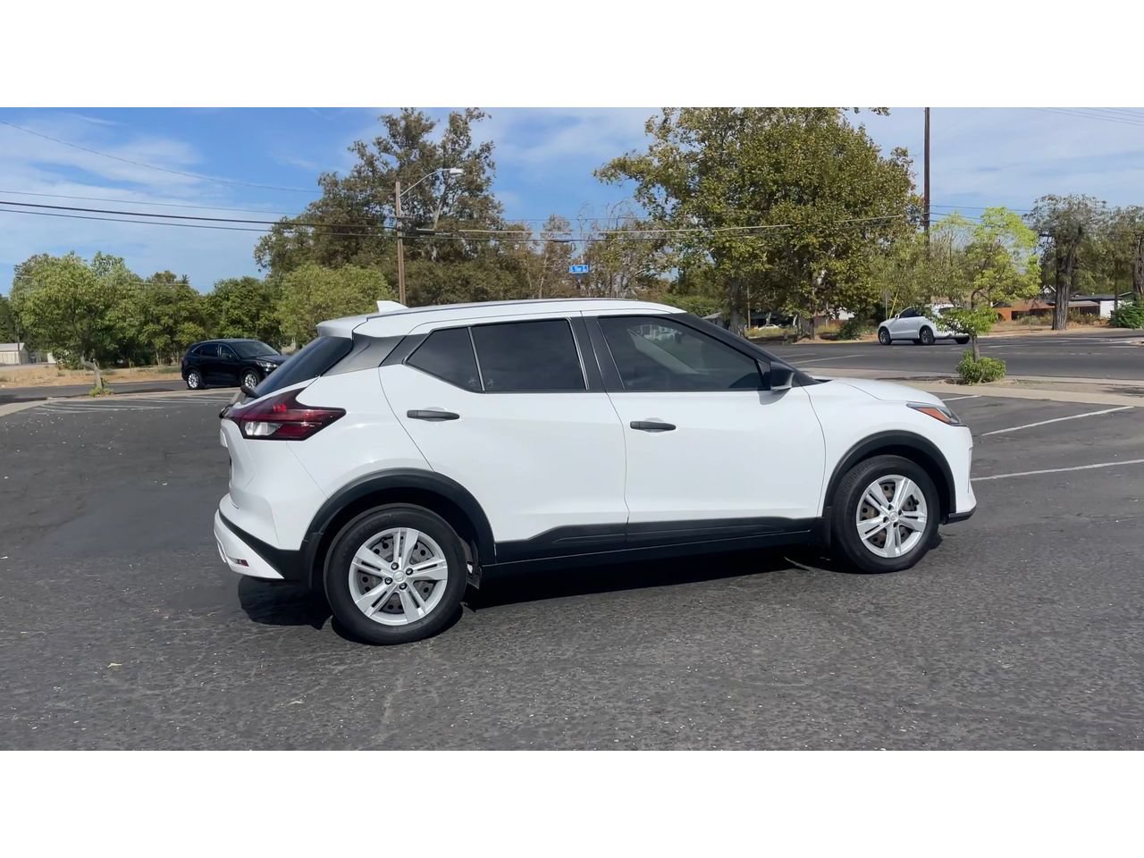 Used 2023 Nissan Kicks S FWD image 3