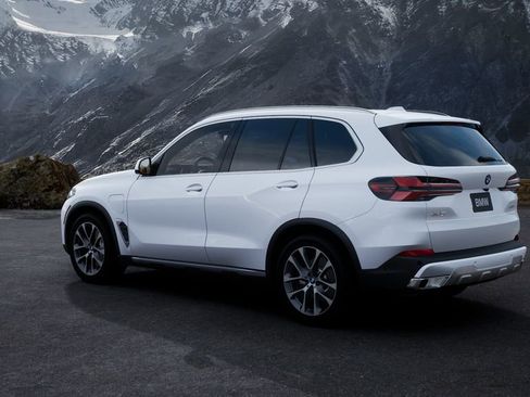 Used 2025 BMW X5 xDrive50e image 32