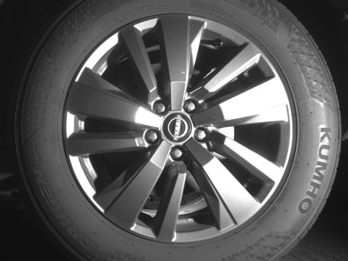 Used 2025 Nissan Pathfinder SV image 14