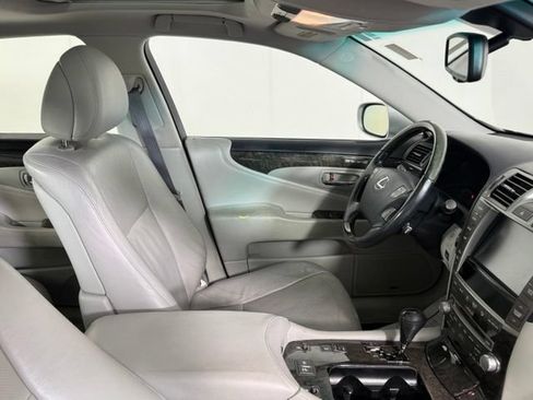 Used 2012 Lexus LS 460 w/ Luxury Value Edition RWD image 33