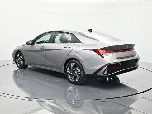 Used 2025 Hyundai Elantra Limited FWD image 7