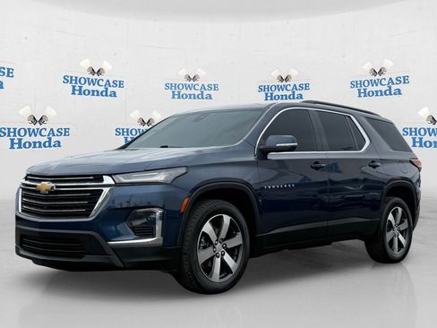 Used 2023 Chevrolet Traverse LT w/ LT Premium Package FWD image 2