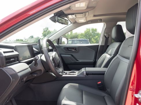 Used 2026 Toyota RAV4 Limited AWD/4WD image 8