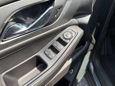 Used 2019 Chevrolet Traverse LT w/ LT Premium Package AWD/4WD image 12