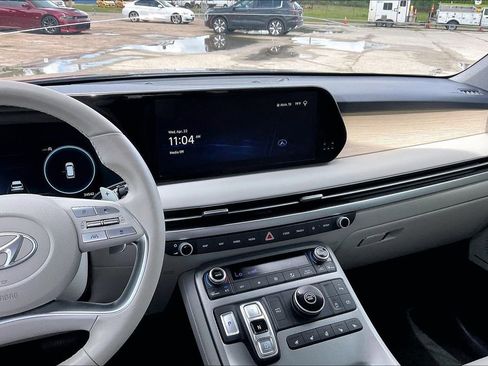 Used 2025 Hyundai Palisade Limited FWD image 9